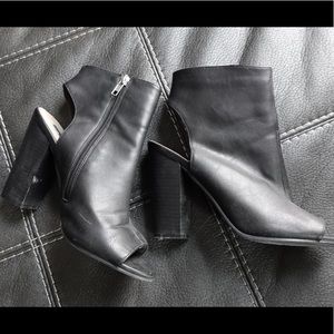Open toes black booties